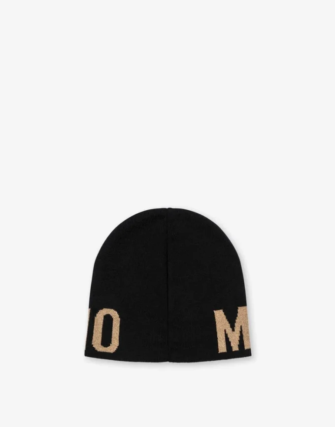 Cappello in maglia con logo in lettere dorate