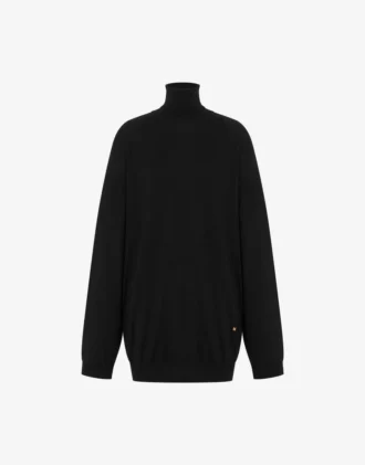 Maglione in lana con M dorata ritagliata