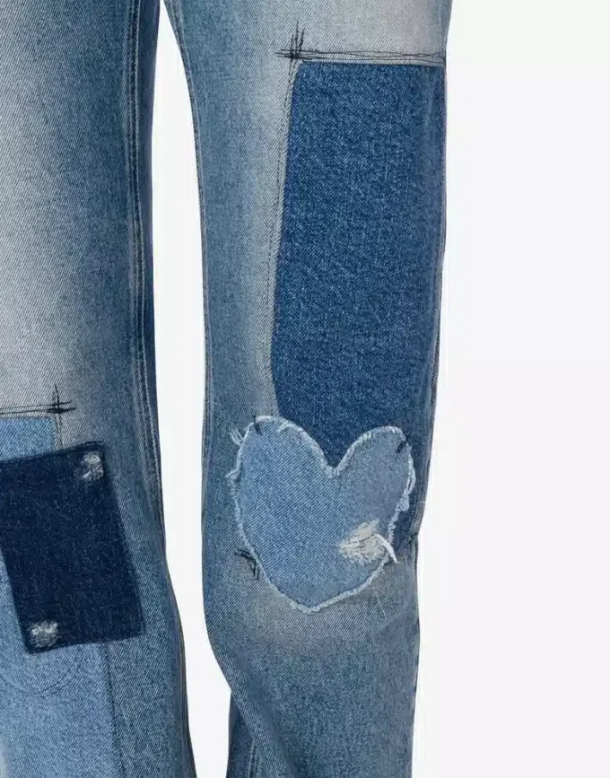 Pantaloni in denim patchwork Pantaloni in denim patchwork