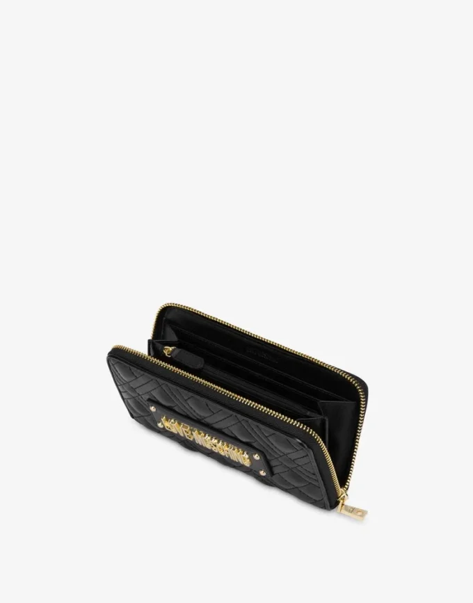 Portafoglio trapuntato con chiusura a zip e ricamo del logo Portafoglio trapuntato con chiusura a zip e ricamo del logo