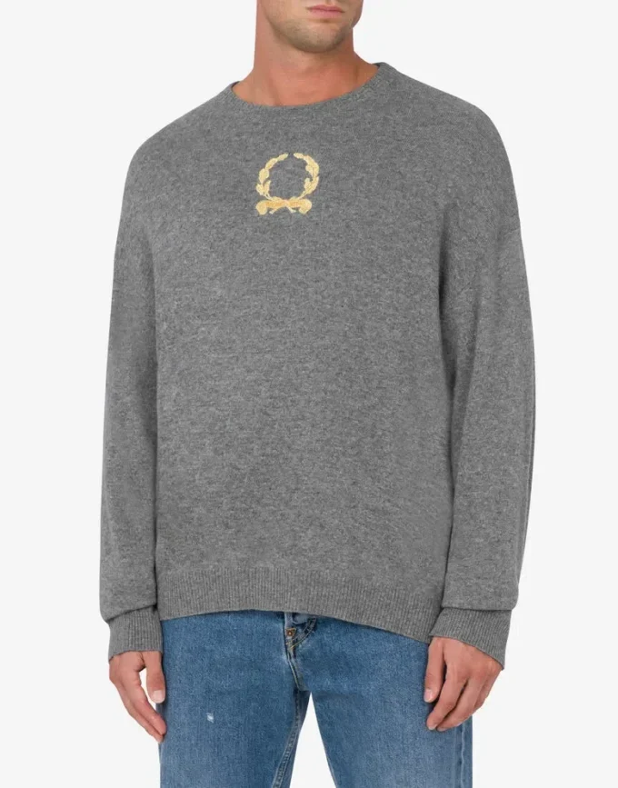 Pullover in lana e cashmere Ricamo con corona di alloro Pullover in lana e cashmere Ricamo con corona di alloro