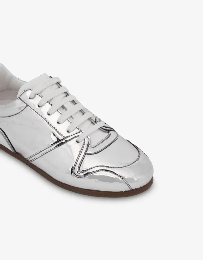 Sneakers con effetto specchio